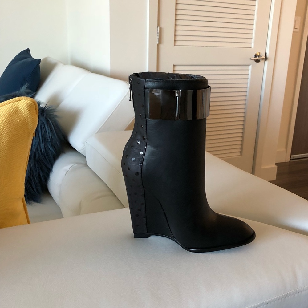Bare Bootie by Monika Chiang